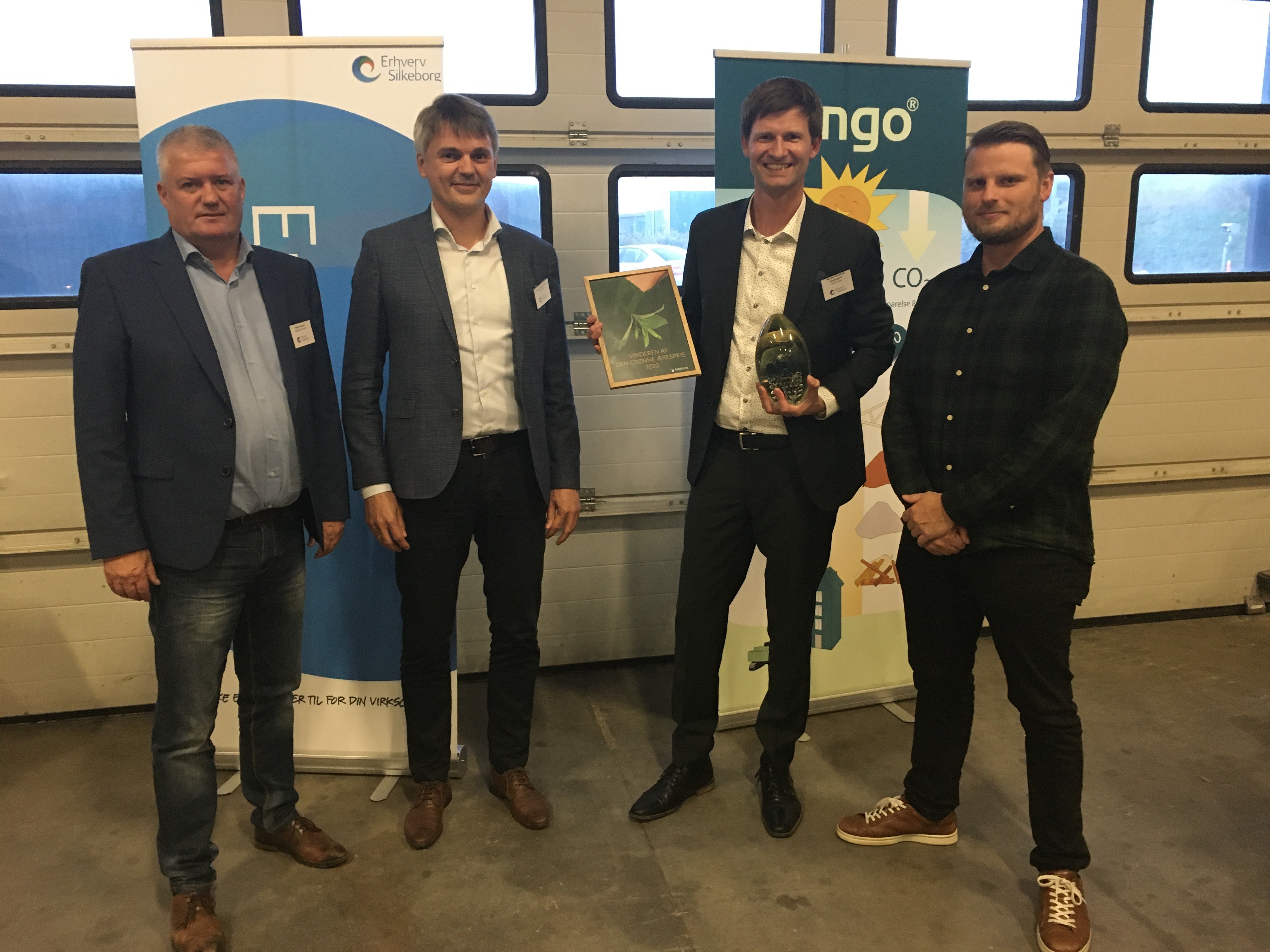 Adm Direktoer Michael Kamstrup Soendergaard Fra Kingo Karlsen Modtager Den Groenne Aerespris