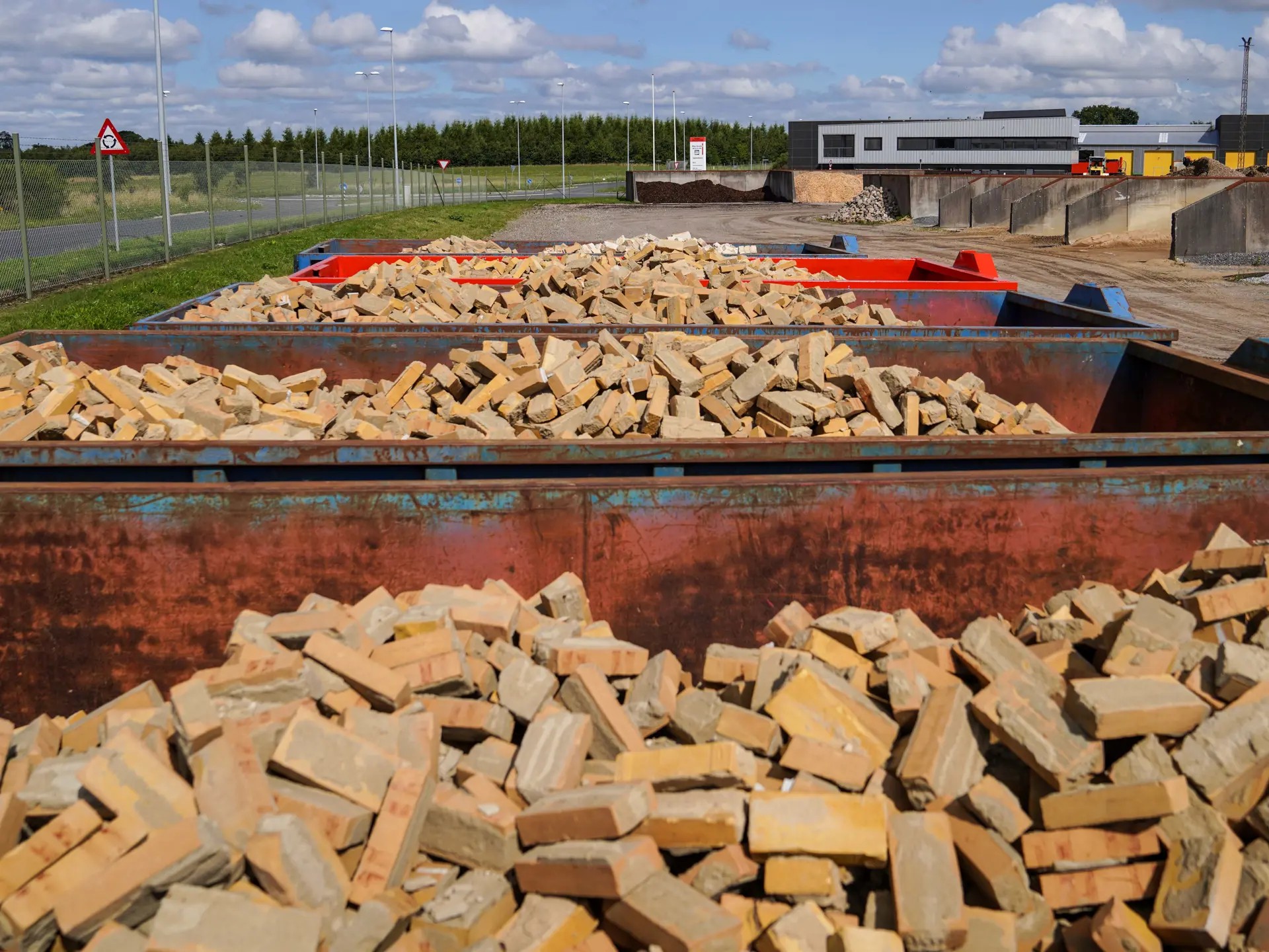 Containere med mursten