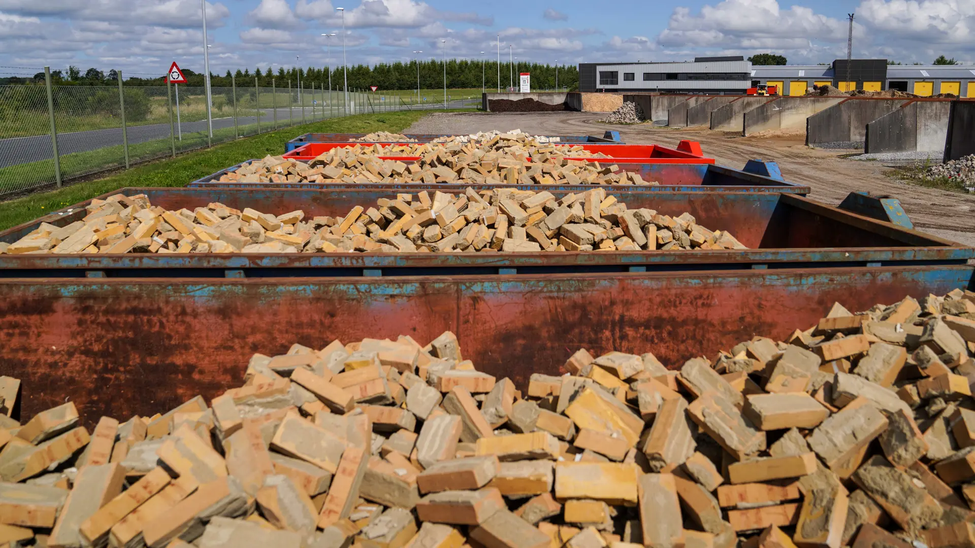 Containere med mursten