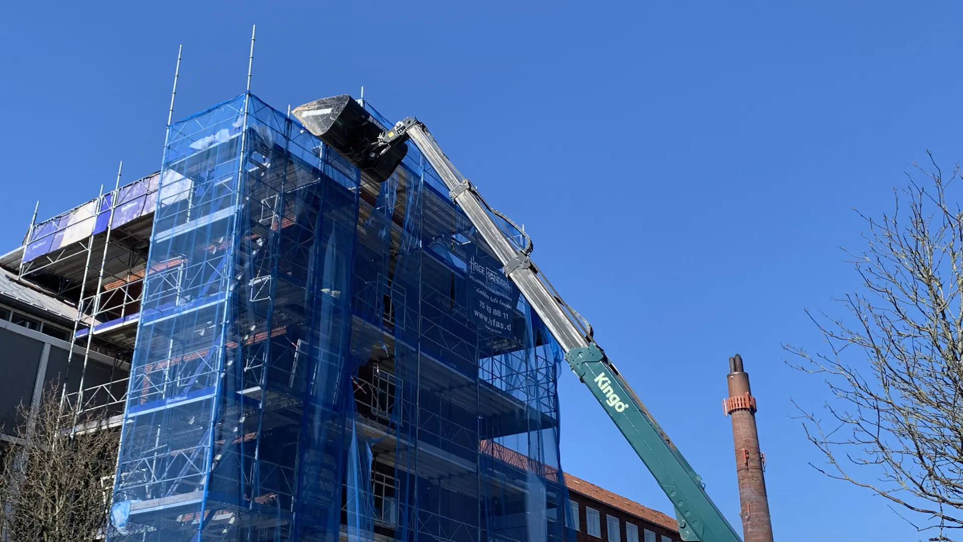 Kingos Teleskoplaesser Fragter Teglsten Ned