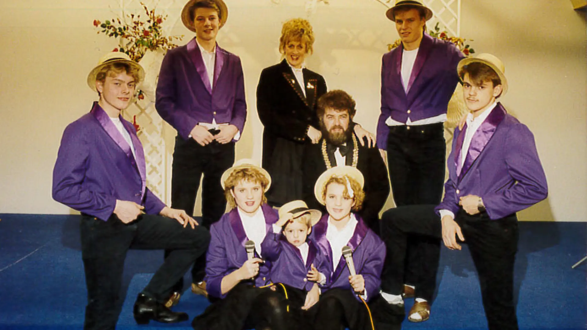 Revy Til Julefrokosten Paa Hoever Kro I 1988