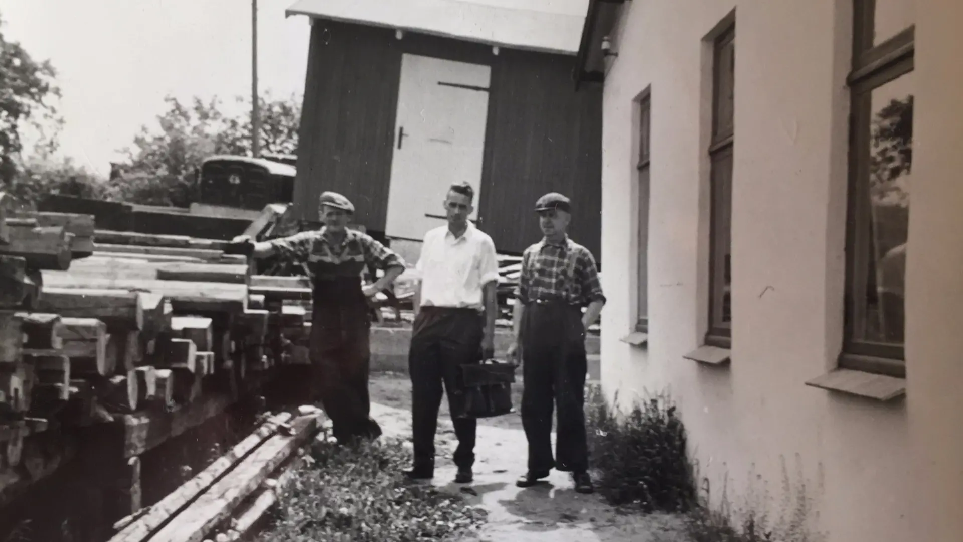 Axel Perletand Til Venstre Med Jens Kingo Carlsen I Midten I 1960Erne