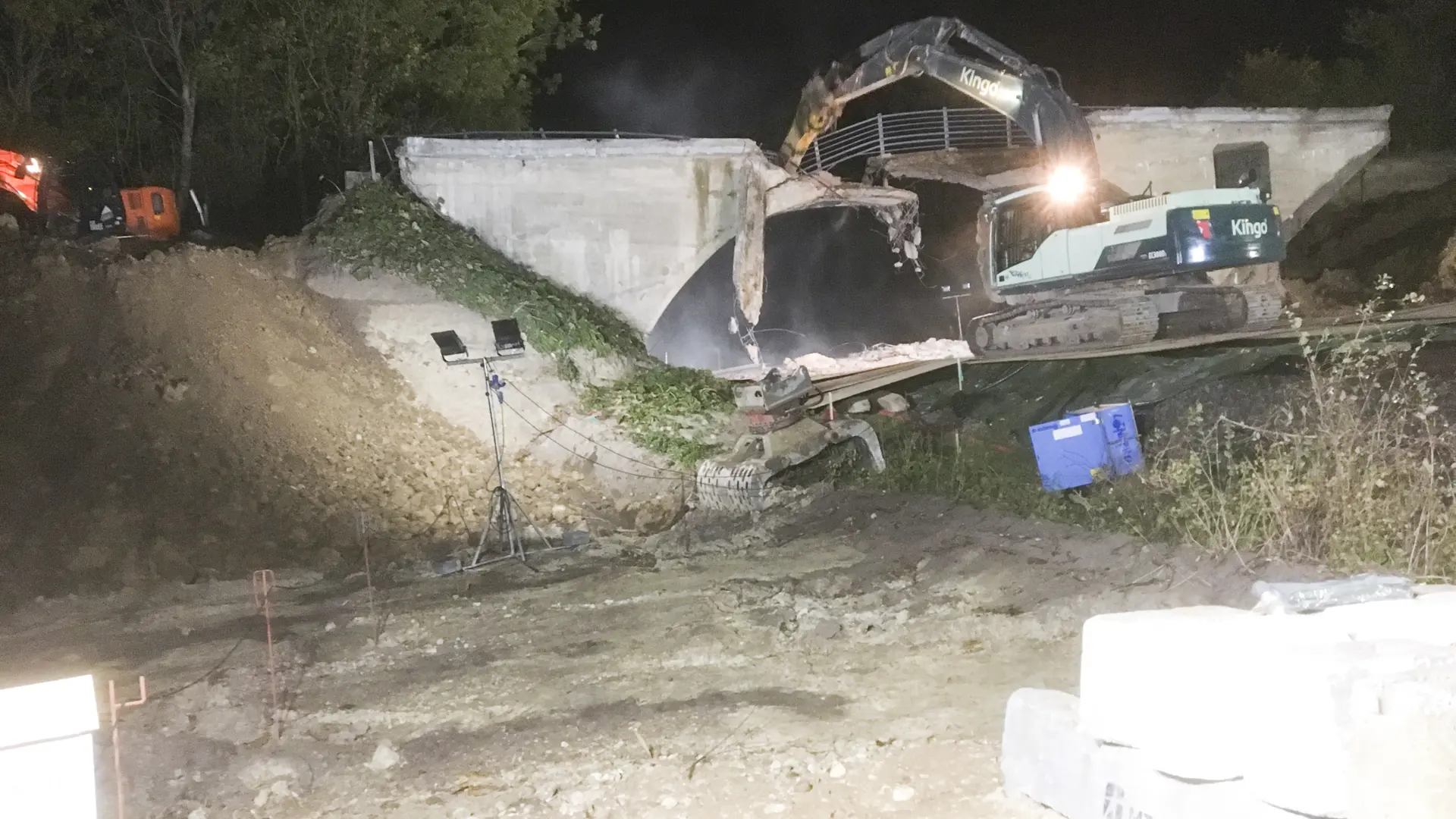 Nedrivningen Af Den Lille Bro