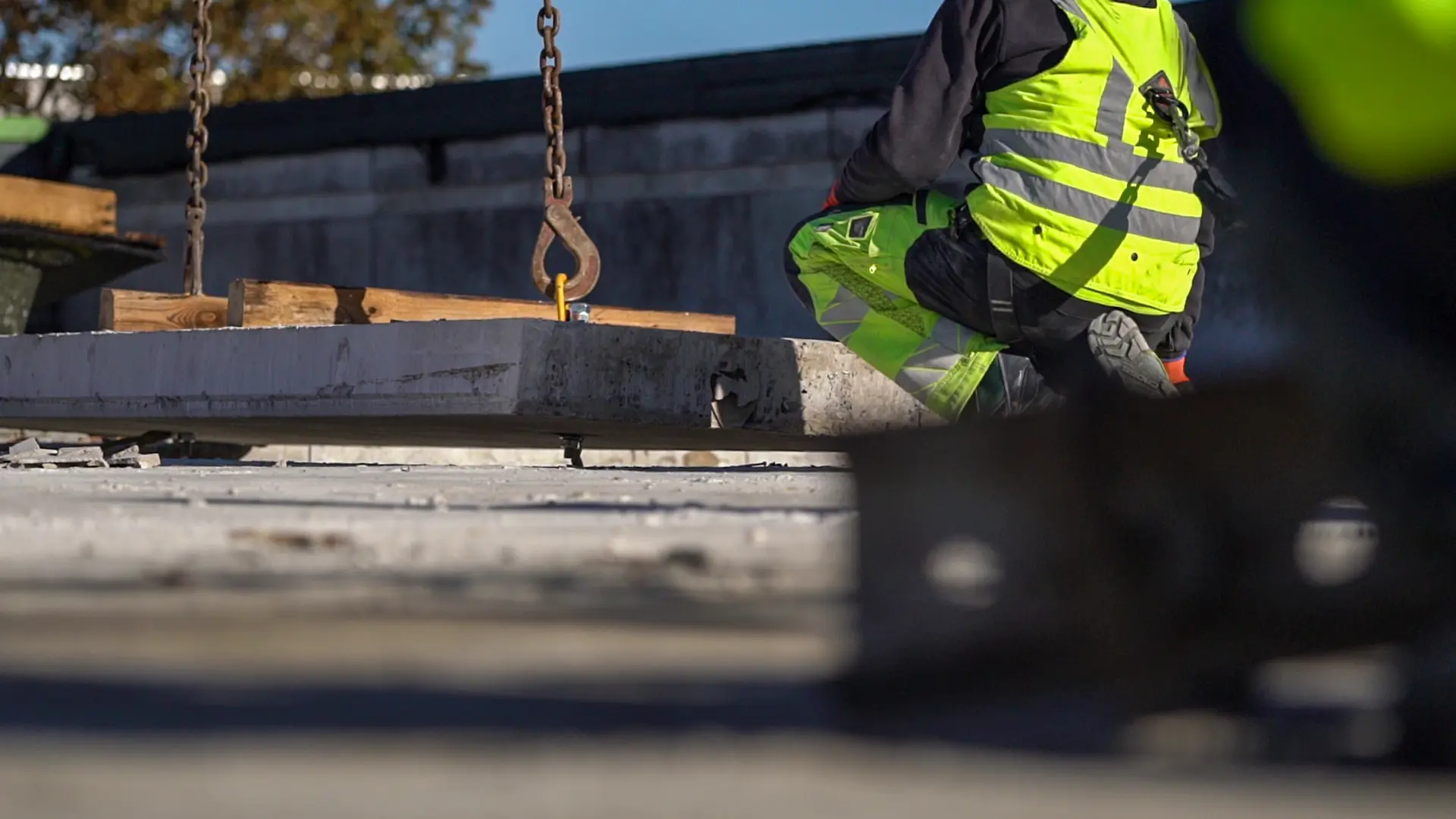 Betonelement gøres klar